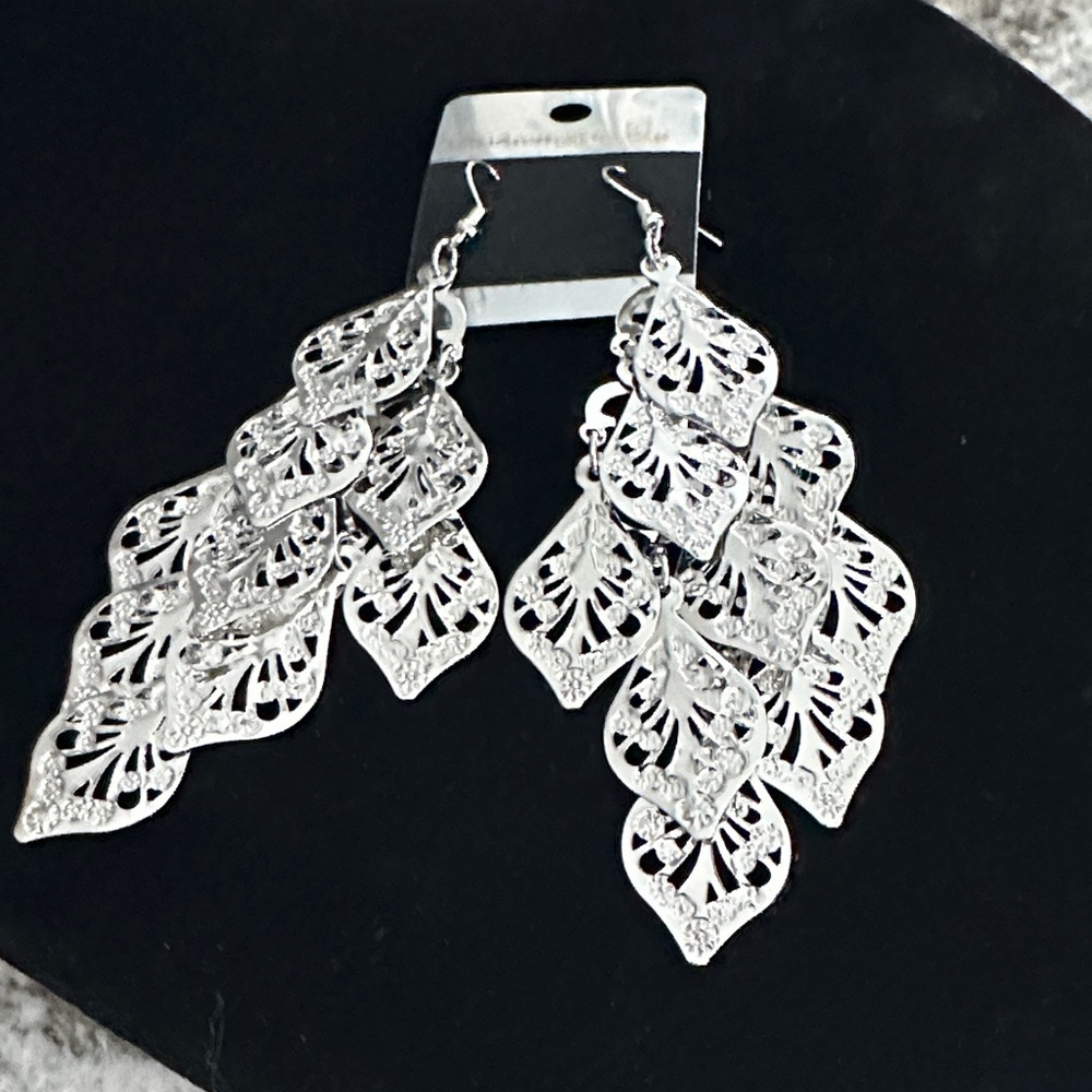 👑Elegant Silver Leaf Dangle Earrings